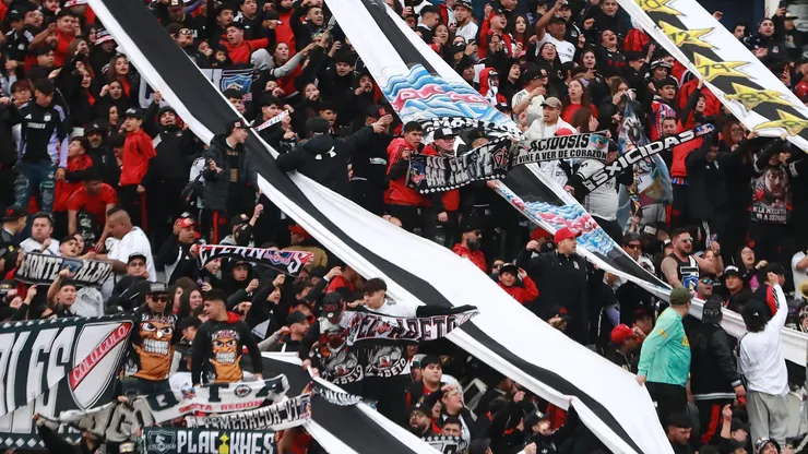 Los hinchas de Colo Colo esperan que se revierta la medida para el Superclásico.