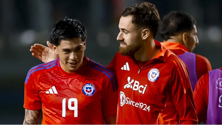 Gutiérrez celebra junto a Ben Brereton en un amistoso jugado en La Florida.