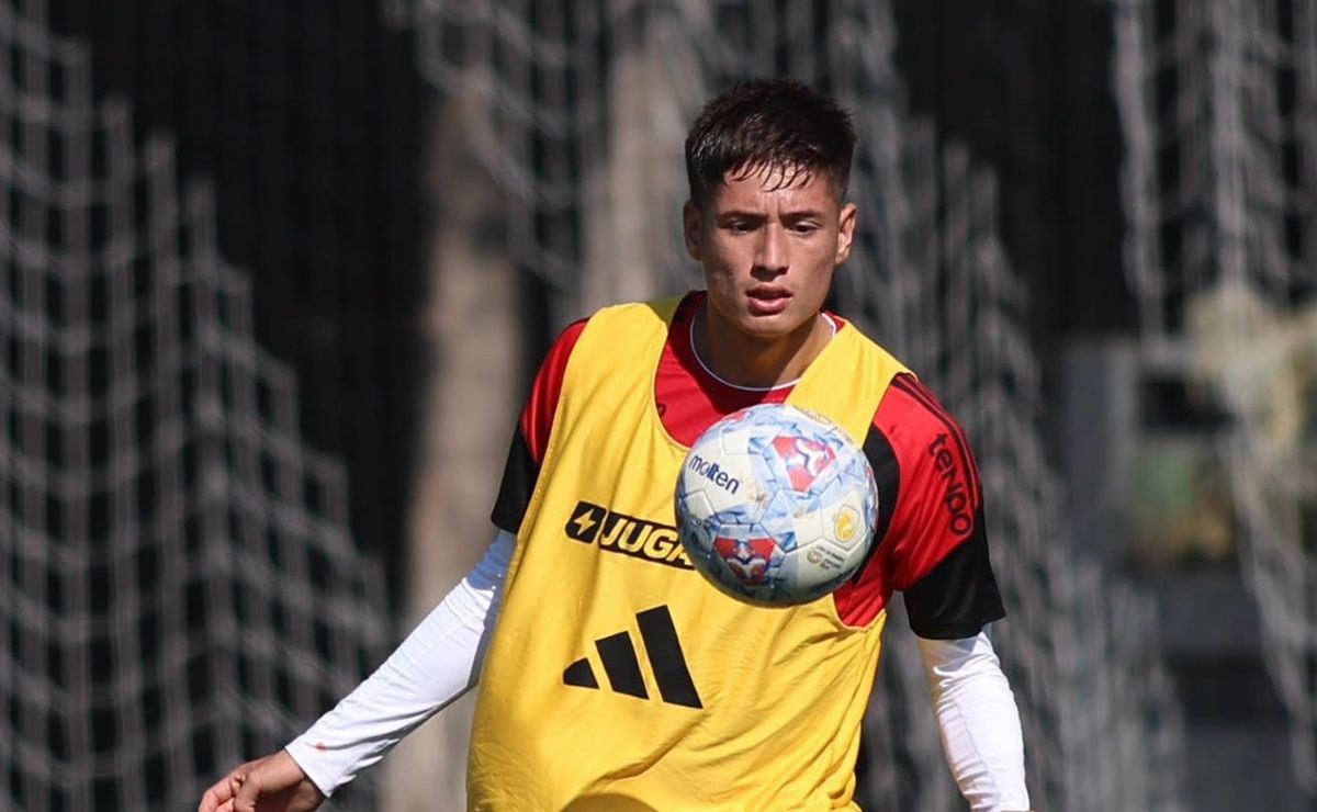 Iván Román muestra una madurez poco vista a los 20 años tras volver a Colo Colo: “Conviví con lo malo”