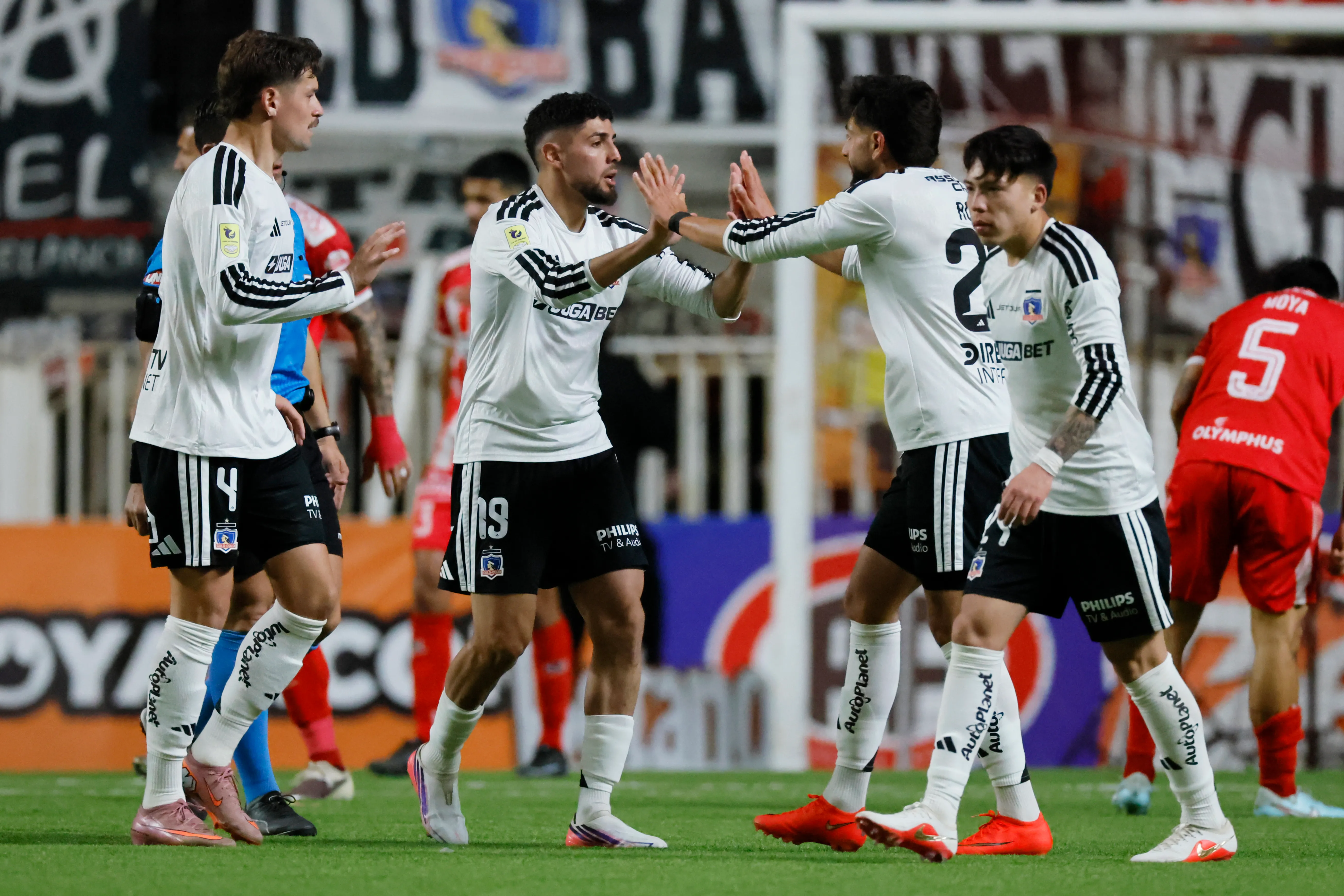 Maximiliano Romero celebra el gol que le anotó a Unión La Calera. (Andrés Piña/Photosport).