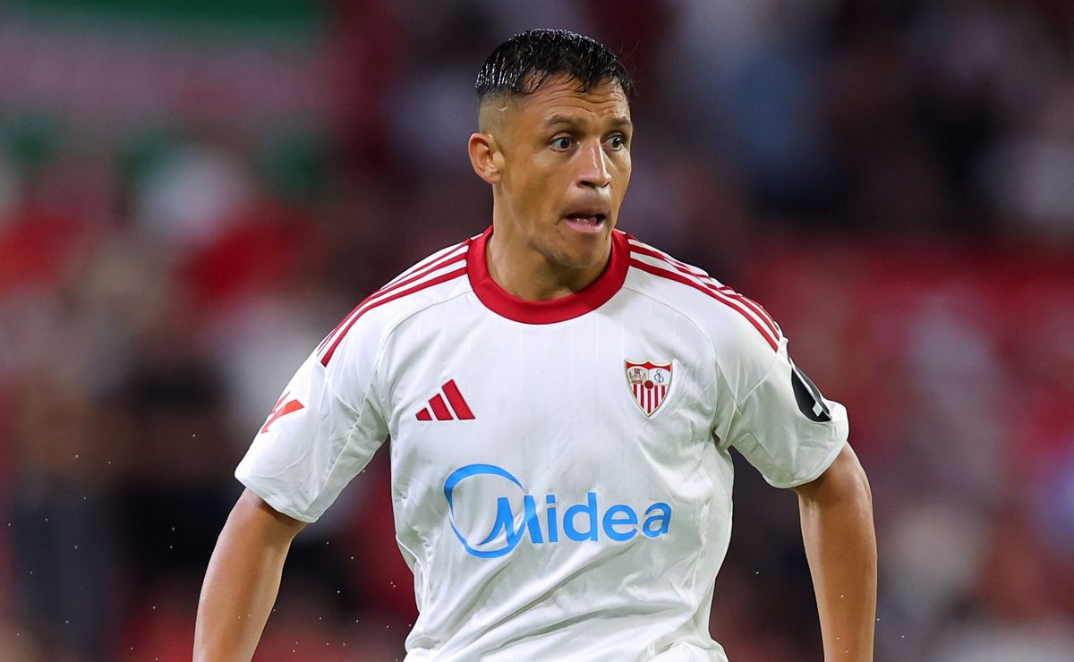 Entrenador de Sevilla revela que Alexis Sánchez lo dejó con cuello: “Hablé para que se quedara”