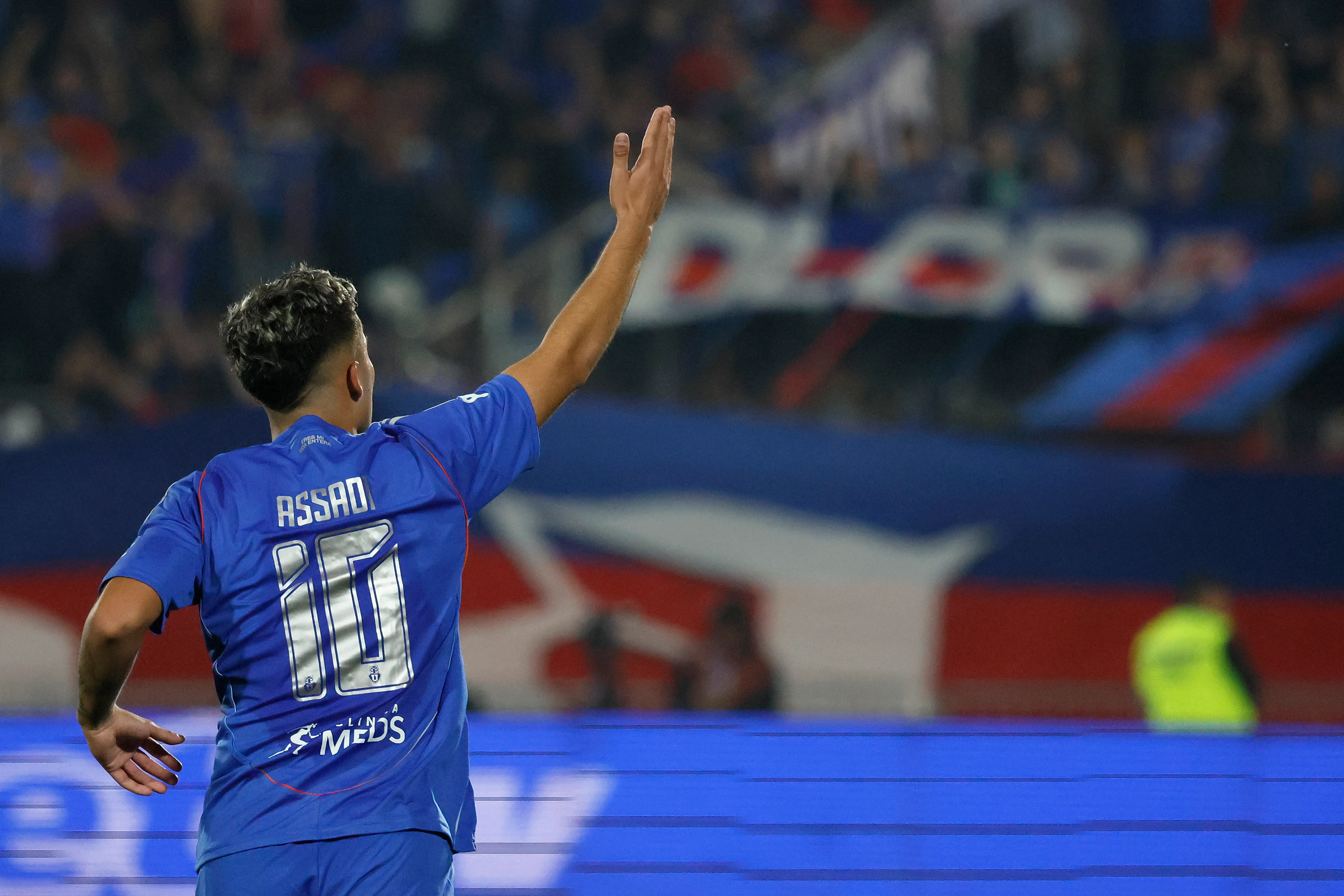 Lucas Assadi podrá despedir de los hinchas de Universidad de Chile en el banderazo de hoy viernes. | Foto: Photosport.
