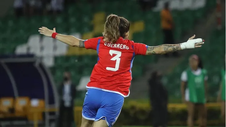 Carla Guerrero anuncia su retiro del fútbol profesional tras 23 años de carrera.