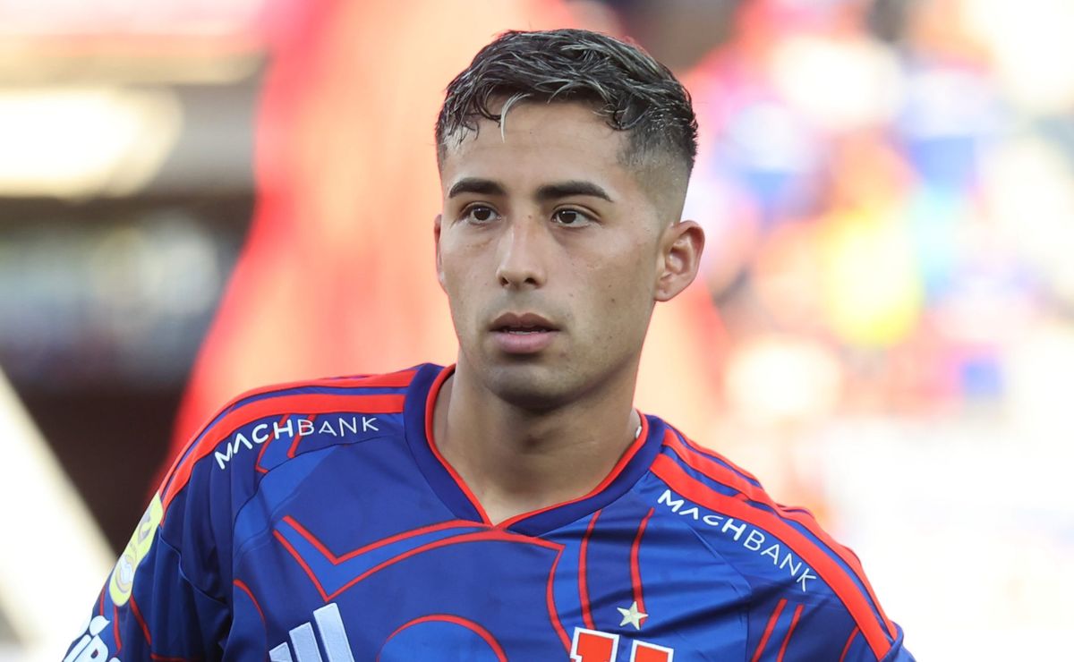 Ni siquiera verá a U. de Chile en el Superclásico: Lucas Assadi viaja este día a Suecia