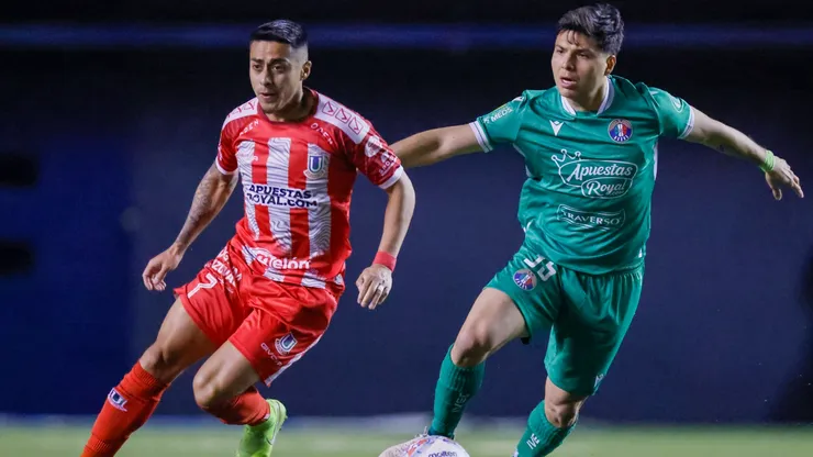 Audax Italiano y La Calera abrieron la jornada 20 en Liga de Primera.
