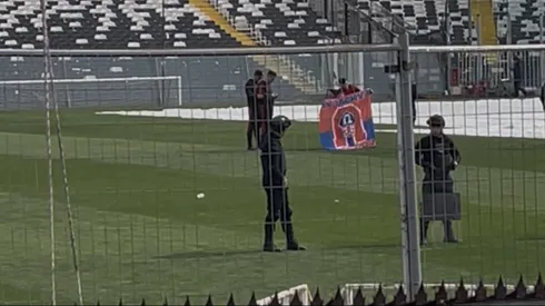 El momento de la foto con la bandera de la U en el Superclásico.