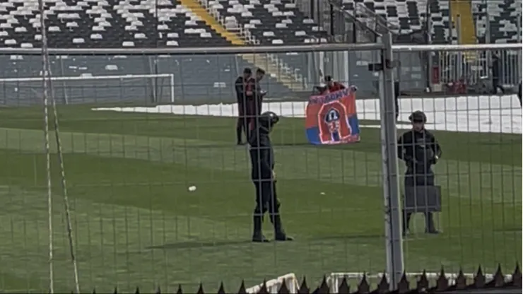 El momento de la foto con la bandera de la U en el Superclásico.
