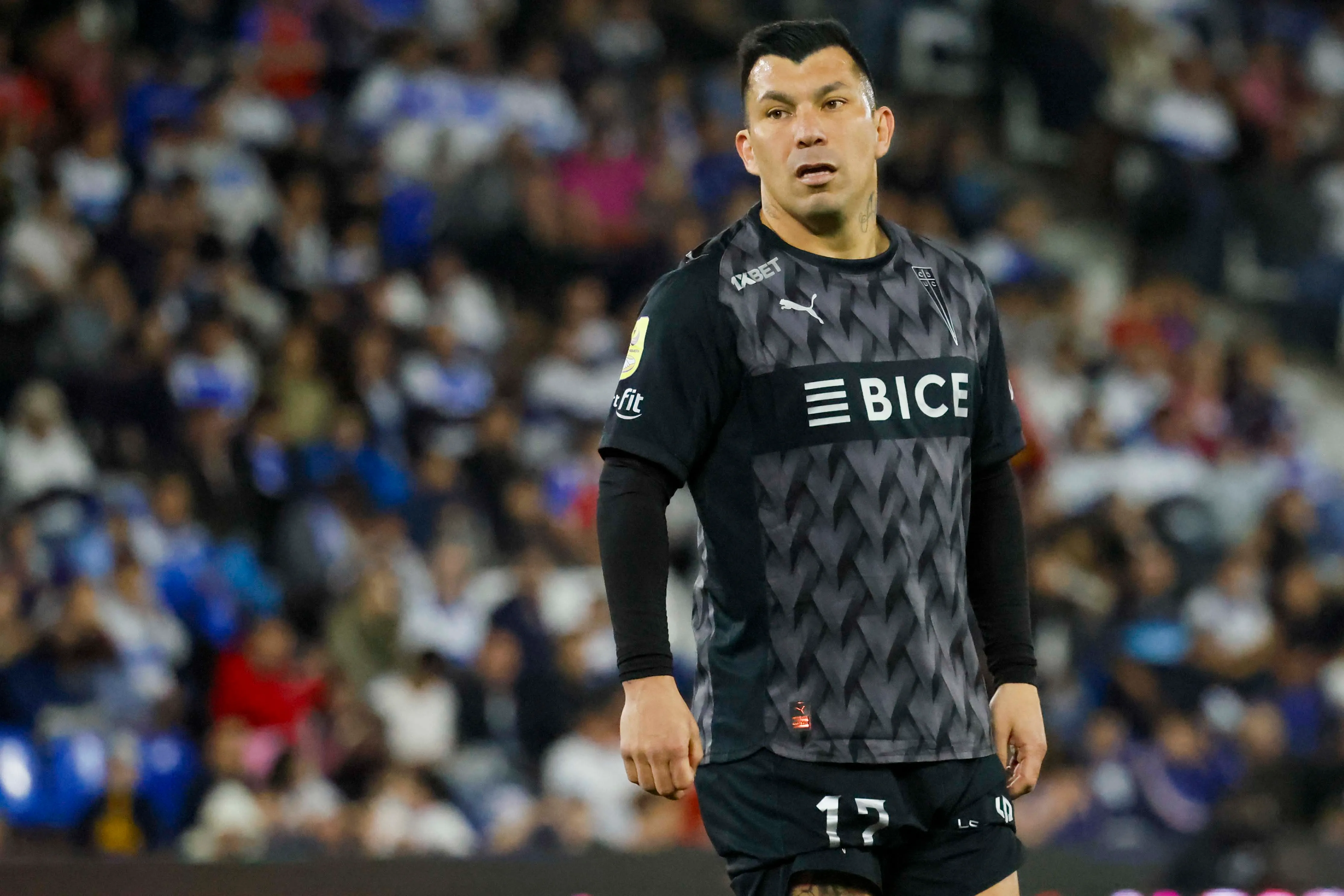 Gary Medel tuvo un ingreso terrorífico en la Católica. (Andrés Piña/Photosport).