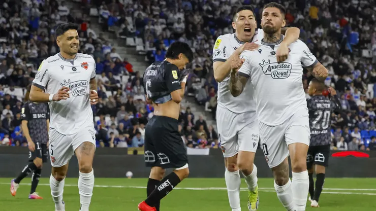 Ignacio Jeraldino celebró así el 2-1 con que Ñublense le ganó a la UC en el Claro Arena.