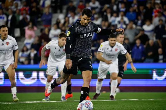 Zampedrí marcó el único gol de la UC en la caída por 2-1 ante Ñublense