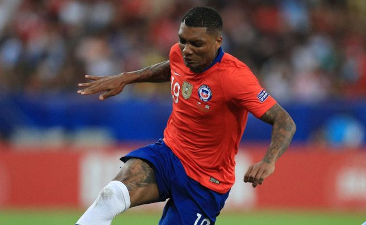 Junior Fernandes sorprende en Europa: cambia de club a los 38 años y recibe potente elogio