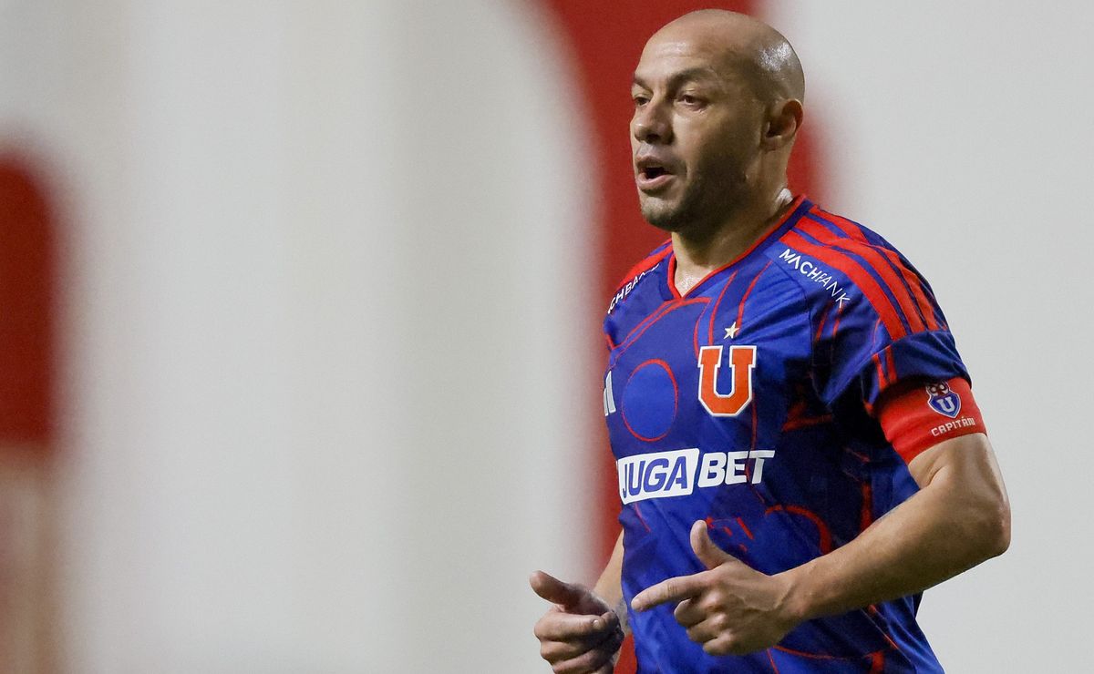 Sin minutos en la U: Marcelo Díaz despide su último Superclásico con provocador lienzo contra Colo Colo