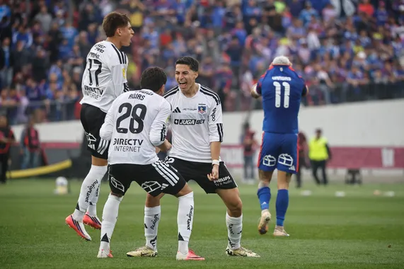 Colo Colo derrotó 2-1 a Universidad de Chile en el Superclásico.