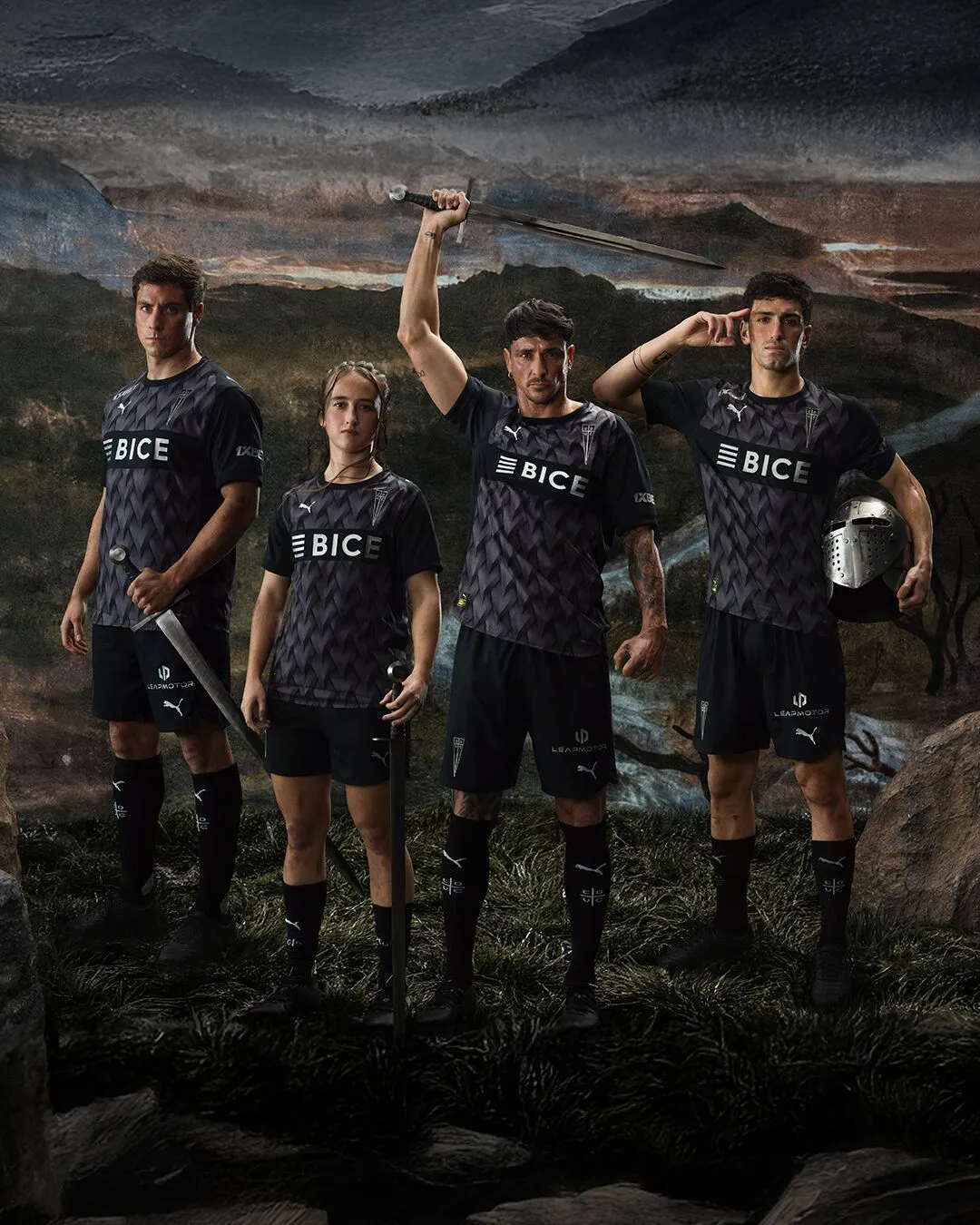 El afiche que promociona la nueva camiseta de Católica