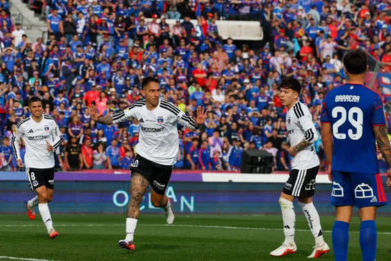 Colo Colo se impuso por 2-1 a U. de Chile en el Superclásico 200.