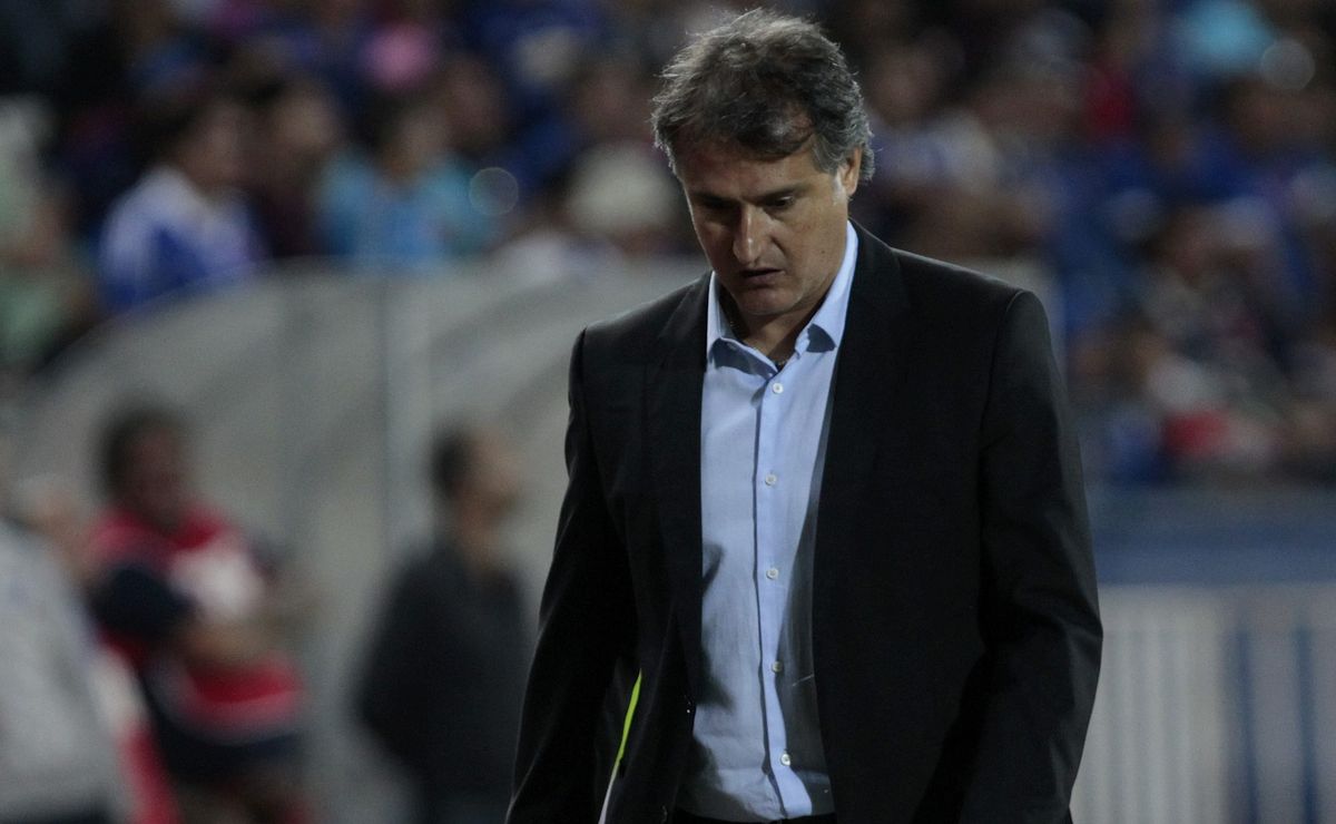 Vuelve a dirigir tras 4 años: Fernando Vergara es nuevo DT de club que lucha por no descender