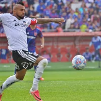 Vidal por la cancha del Monumental tras Superclásico: "No ayuda..."