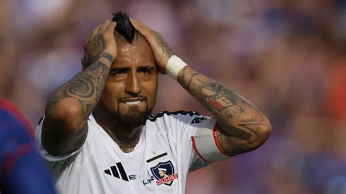 Arturo Vidal sabe que cometió un error gravísimo cuando el partido estaba 2-1 a favor de Colo Colo, tal como terminó.