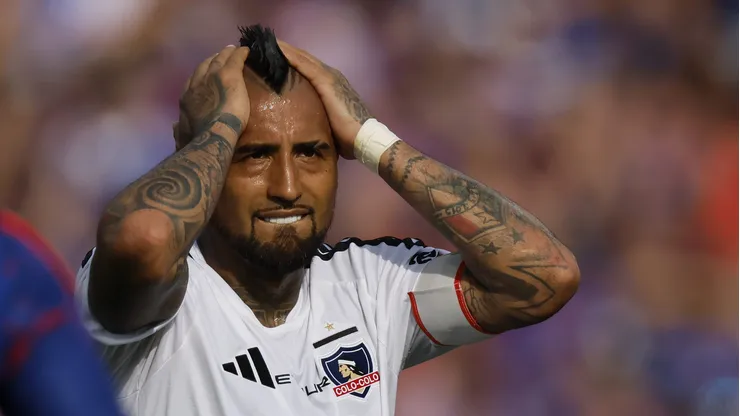 Arturo Vidal sabe que cometió un error gravísimo cuando el partido estaba 2-1 a favor de Colo Colo, tal como terminó.