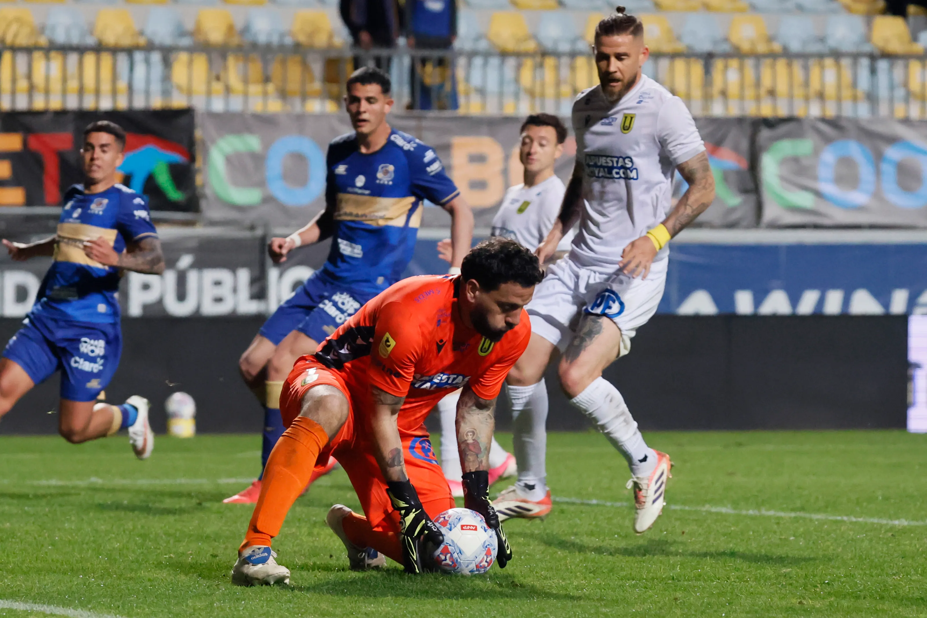 Miguel Barbieri y el portero Jorge Broun, dos refuerzos argentinos que trajo Universidad de Concepción en el mercado invernal. (Sebastian Cisternas/Photosport).