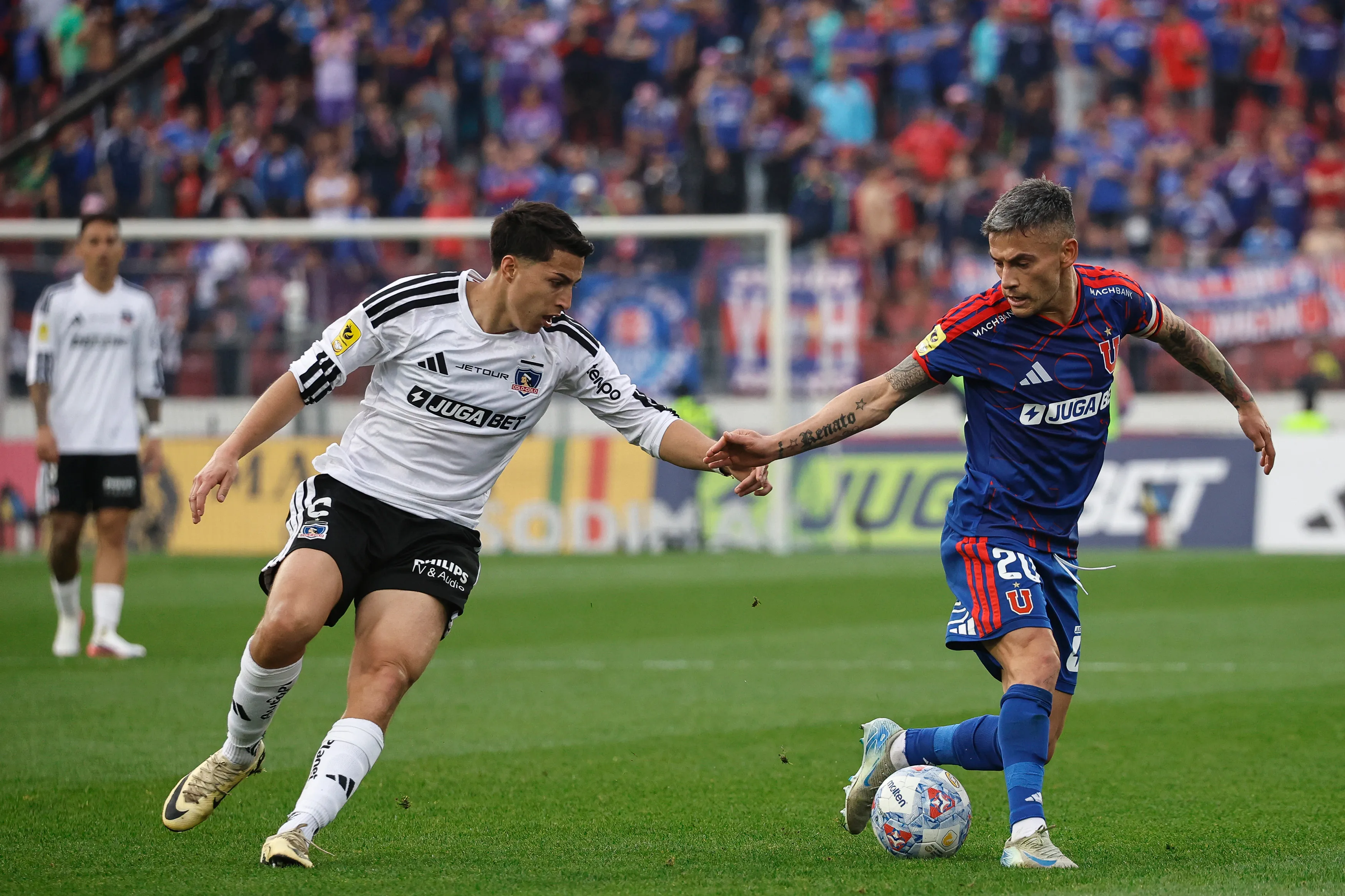 Charles Aránguiz marcó el tanto de la U en el Superclásico. Foto: Diego Martin/Photosport