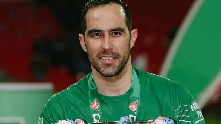 Manchester City recordó los 10 años del fichaje de Claudio Bravo.
