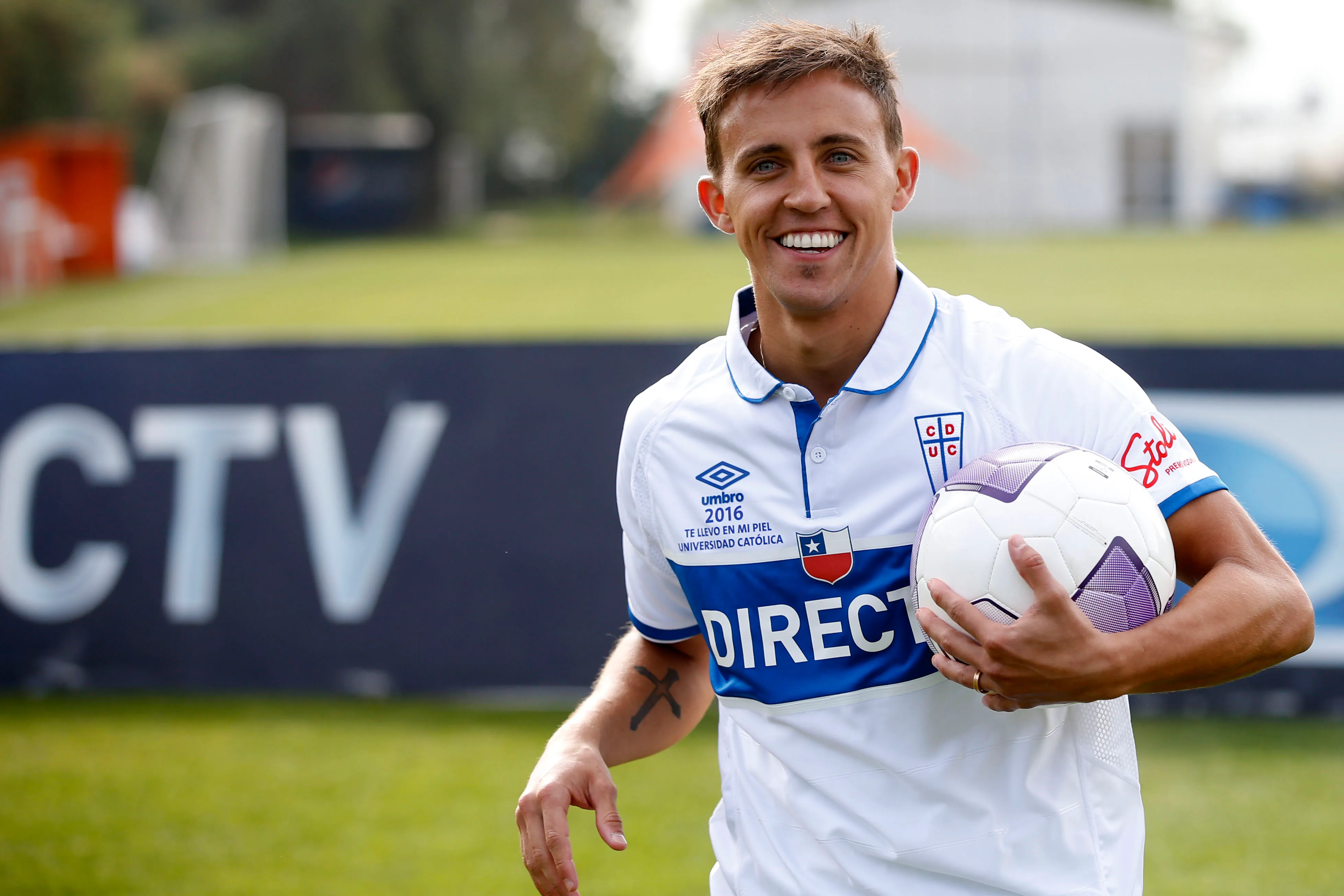 Así fue la presentación de Diego Buonanotte en la Católica. (Andrés Piña/Photosport).