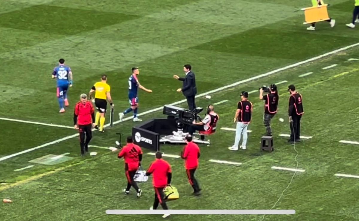El video que muestra la reacción de Charles Aránguiz con Gago al ser cambiado en el Superclásico