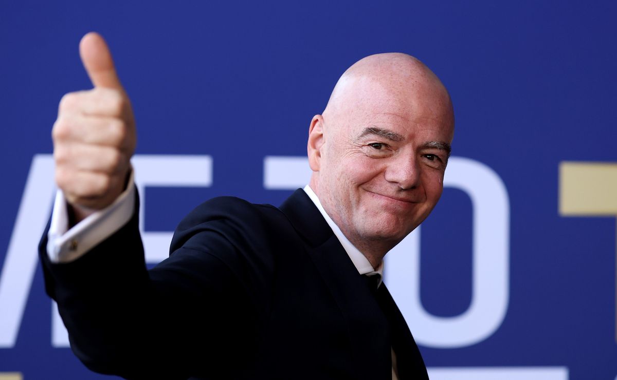 ¿Clasifica Chile? Infantino desata la locura en la FIFA y anuncia inédito Mundial con 211 países