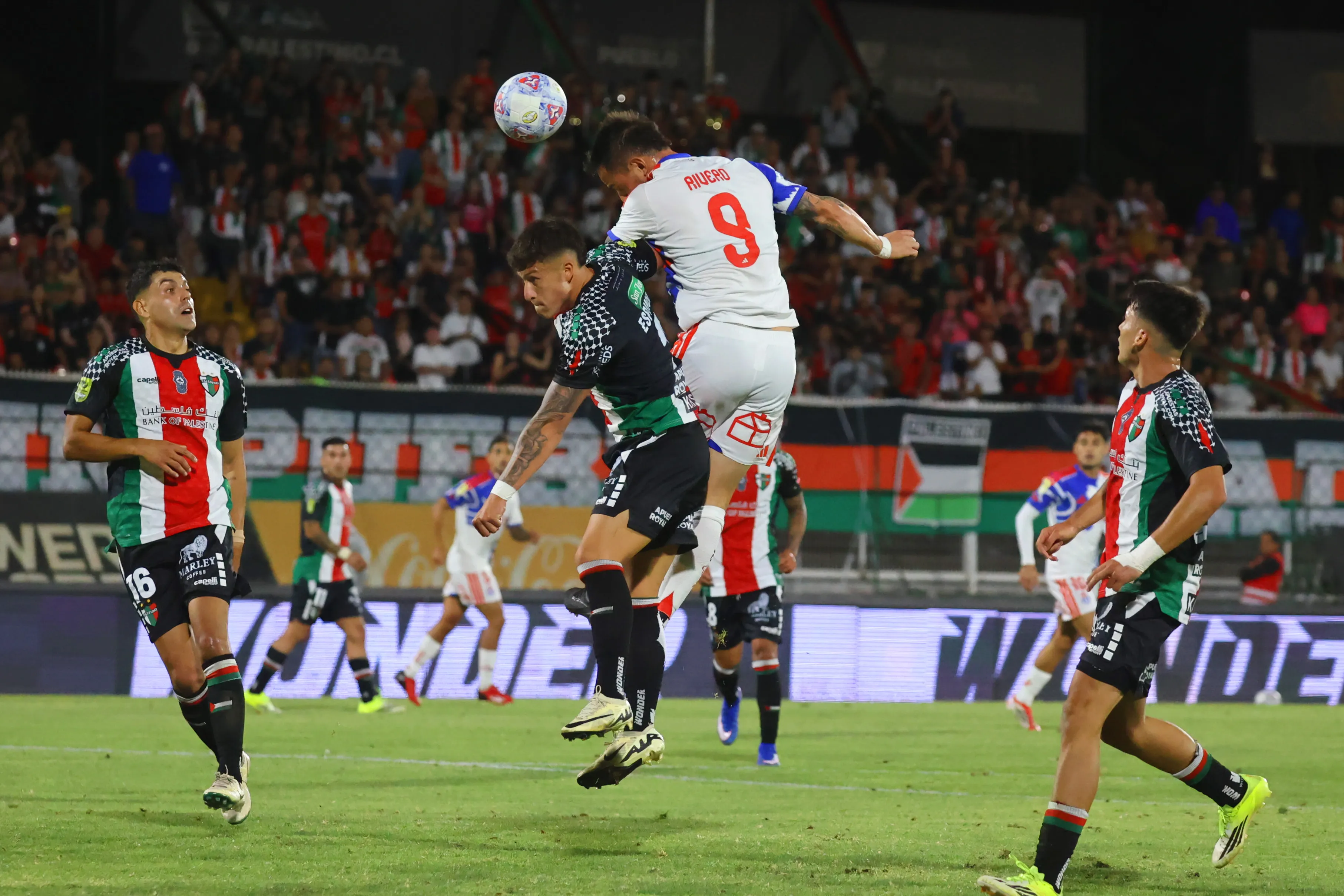 Octavio Rivero ante Palestino, uno de los dos rivales que enfrentó con la U en partidos oficiales. (Dragomir Yankovic/Photosport).