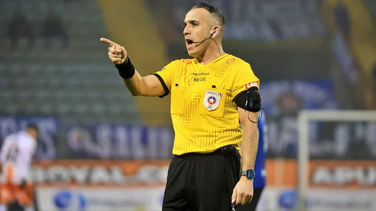 Héctor Jona vuelve a dirigir tras incidente con Kevin Altez de Huachipato.