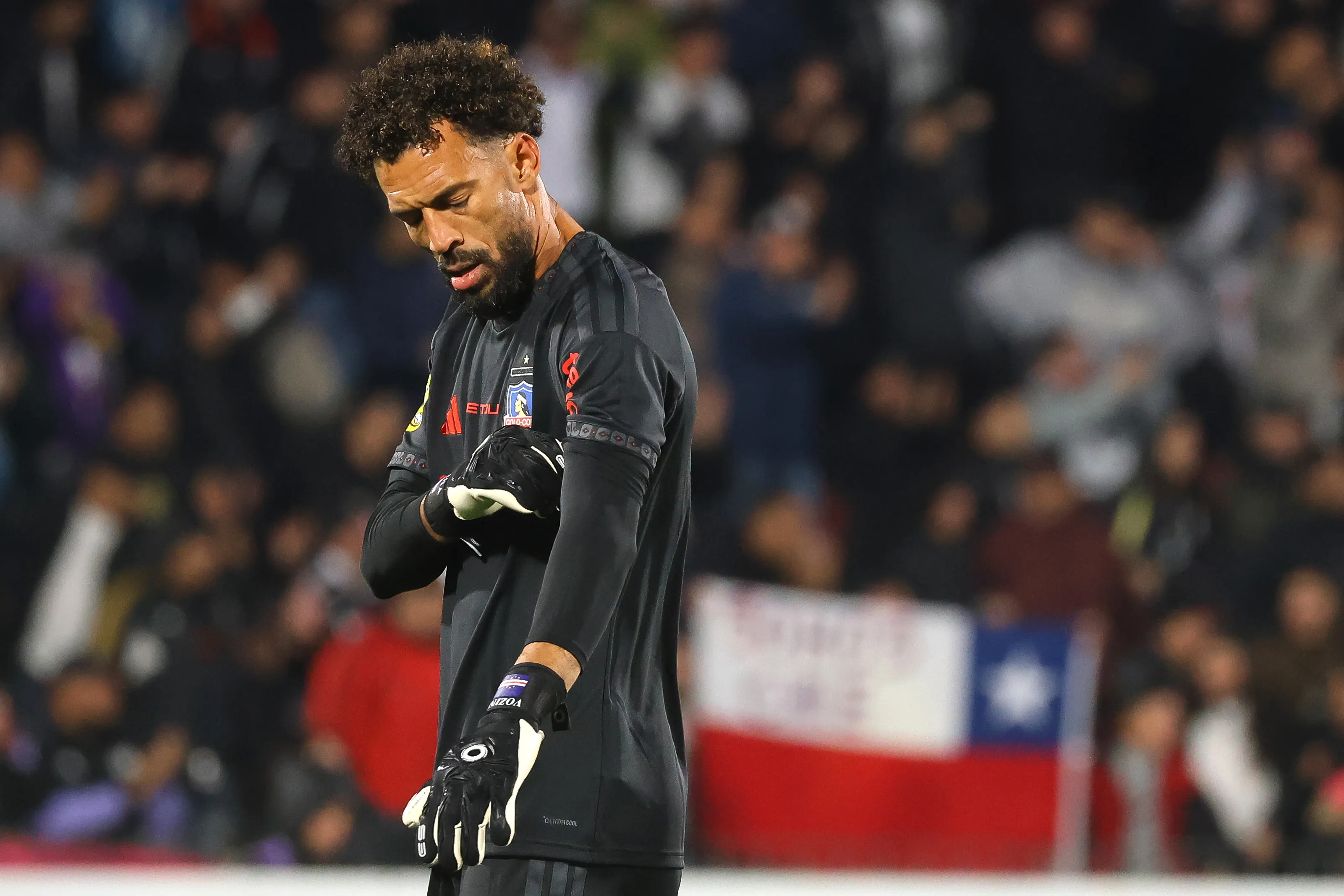 Vozinha no fue tan requerido, aunque lo hizo bien cuando eso ocurrió. Salvo por un par de balones aéreos.  (Jonnathan Oyarzun/Photosport).