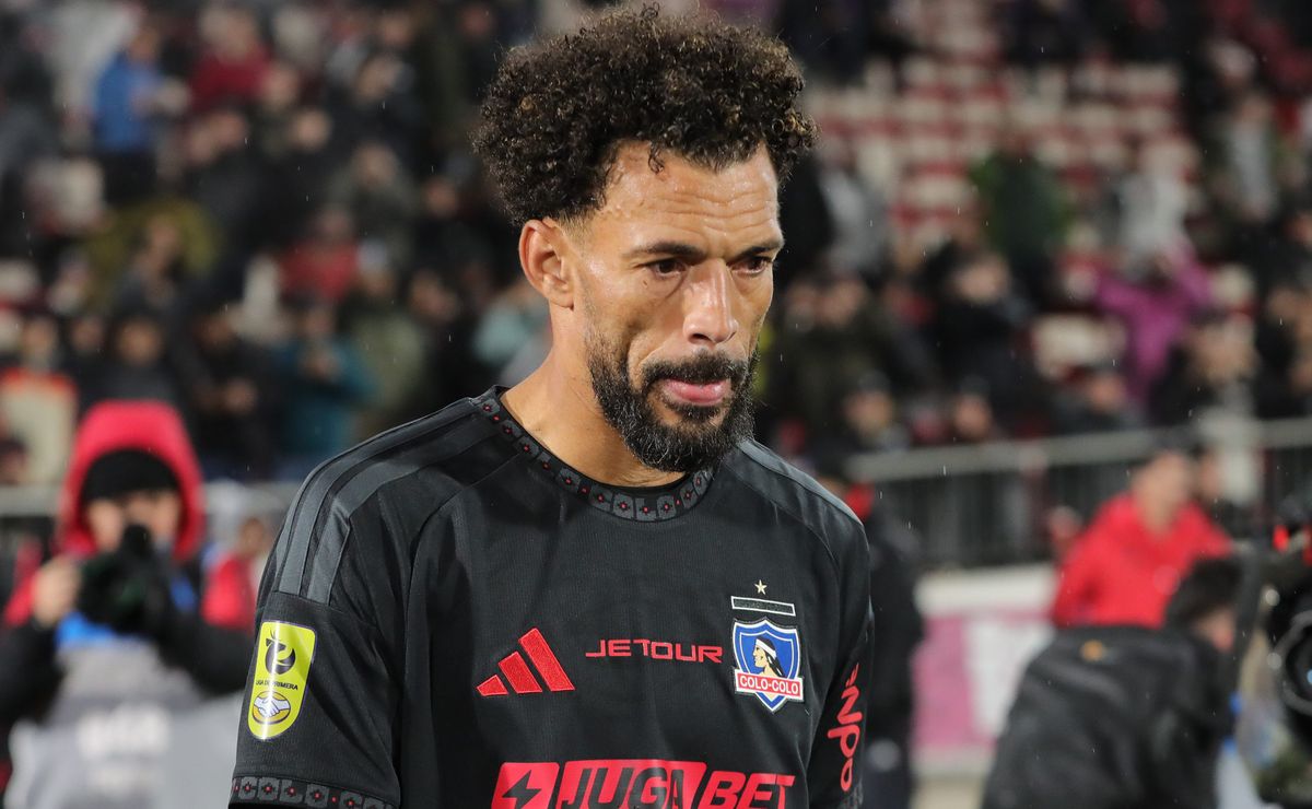 Pudo terminar en ridículo: el grosero error de Vozinha en su debut en Colo Colo