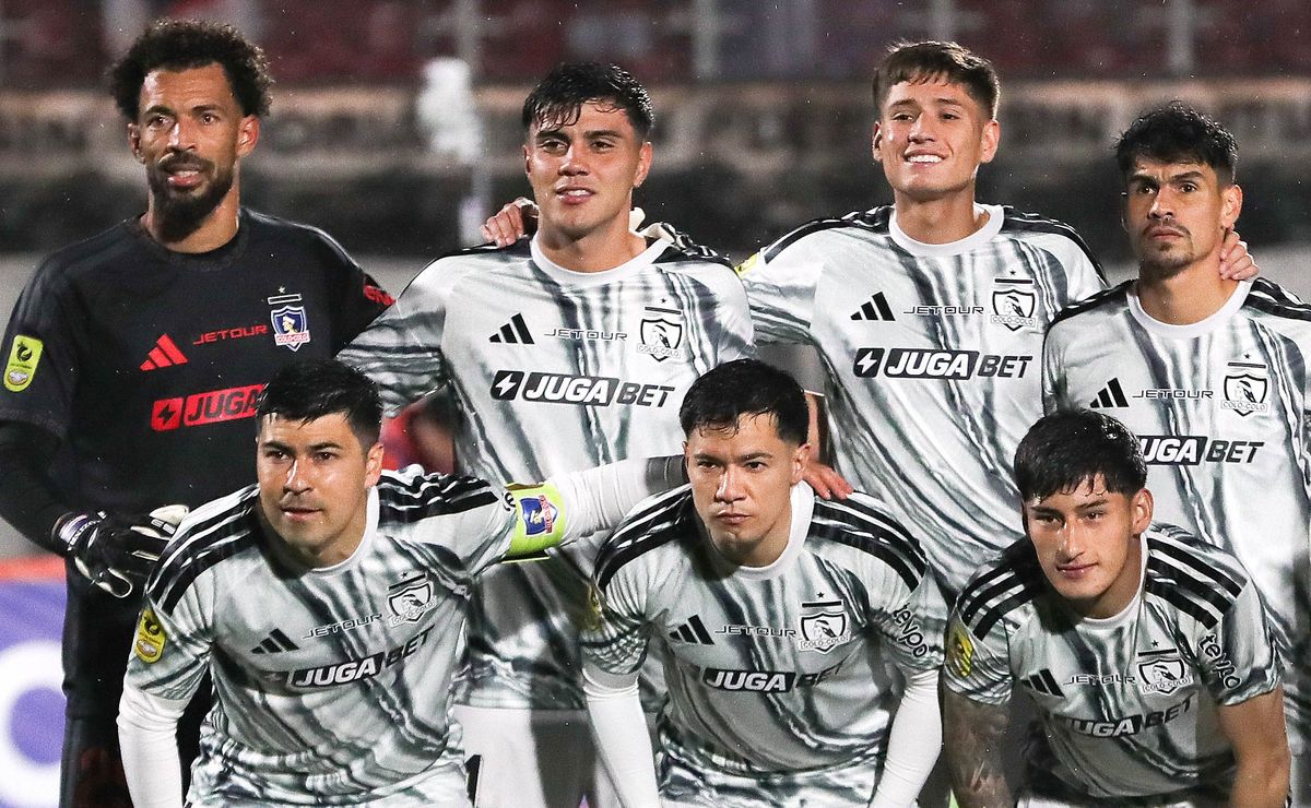 Iván Román elogia a la joven defensa de Colo Colo: “Son jugadores de selección, es fácil jugar con ellos”