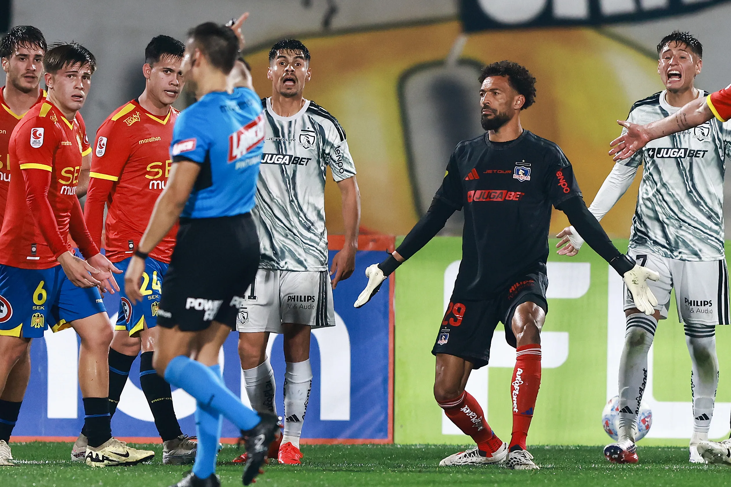 Vozinha pudo mantener en cero su arco en su esperado debut con Colo Colo. | Foto: Photosport.