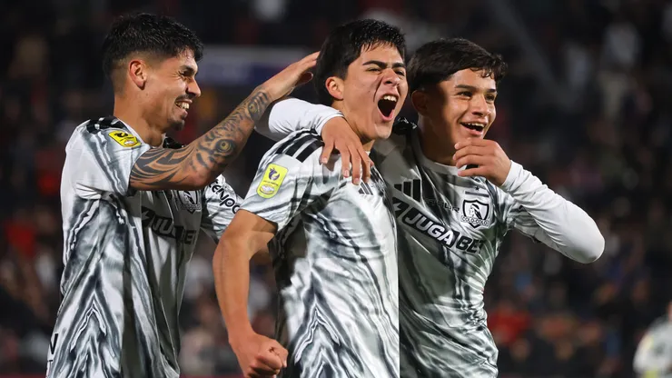 Colo Colo goleó a Unión Española en el Estadio Nacional.