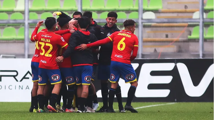 Los hispanos cayeron ante Colo Colo, pero en la categoría de plata encadenaron tres victorias.