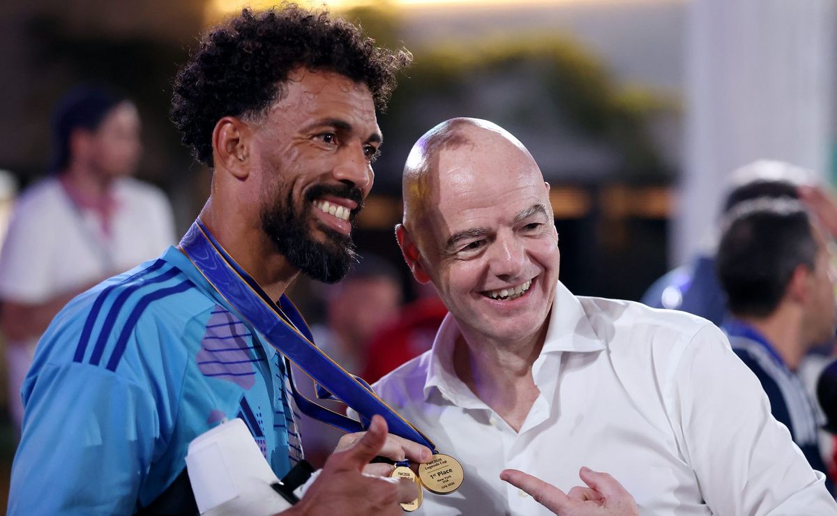 Gianni Infantino se hace hincha de Colo Colo por Vozinha: “Los sueños se hacen realidad”
