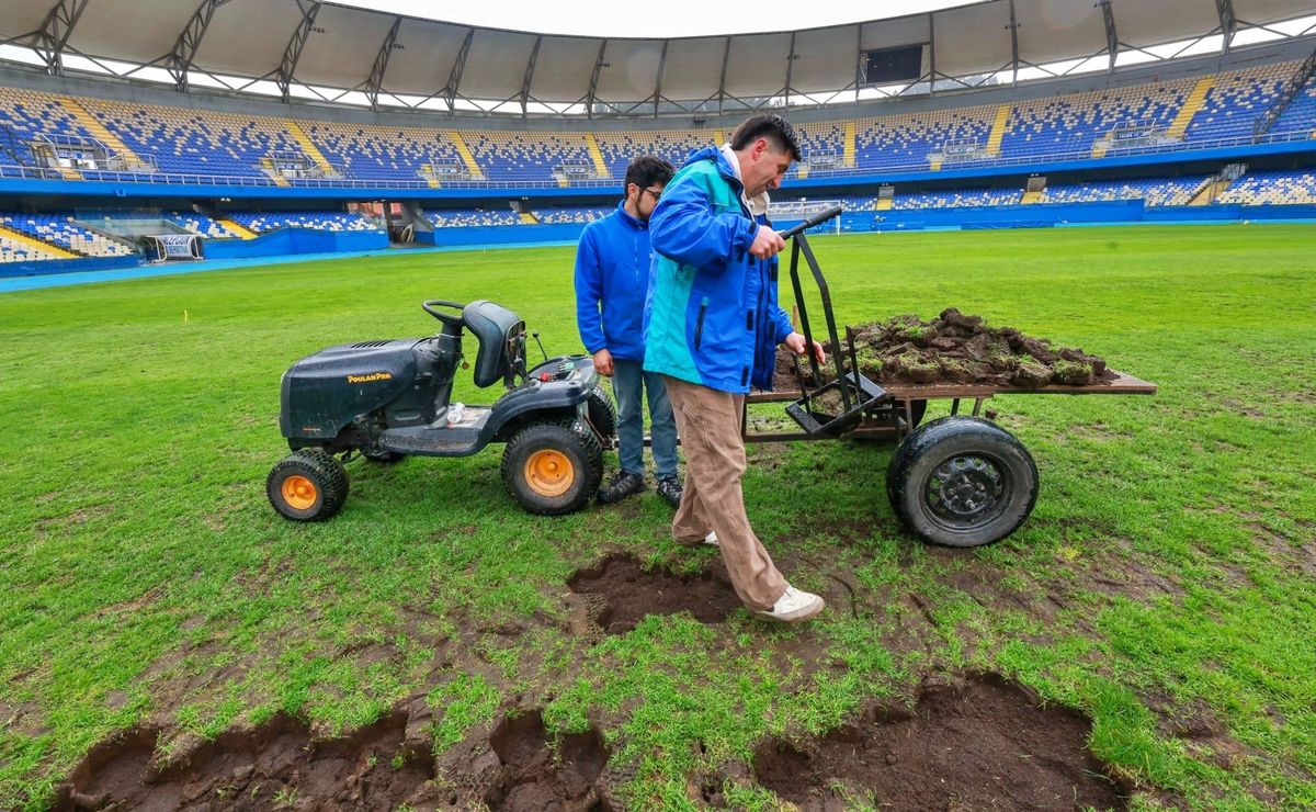 Contra el tiempo: Los trabajos en la cancha del Ester Roa para recibir a U de Chile este domingo