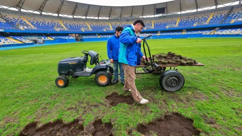 La cancha del Ester Roa no está en su mejor momento.