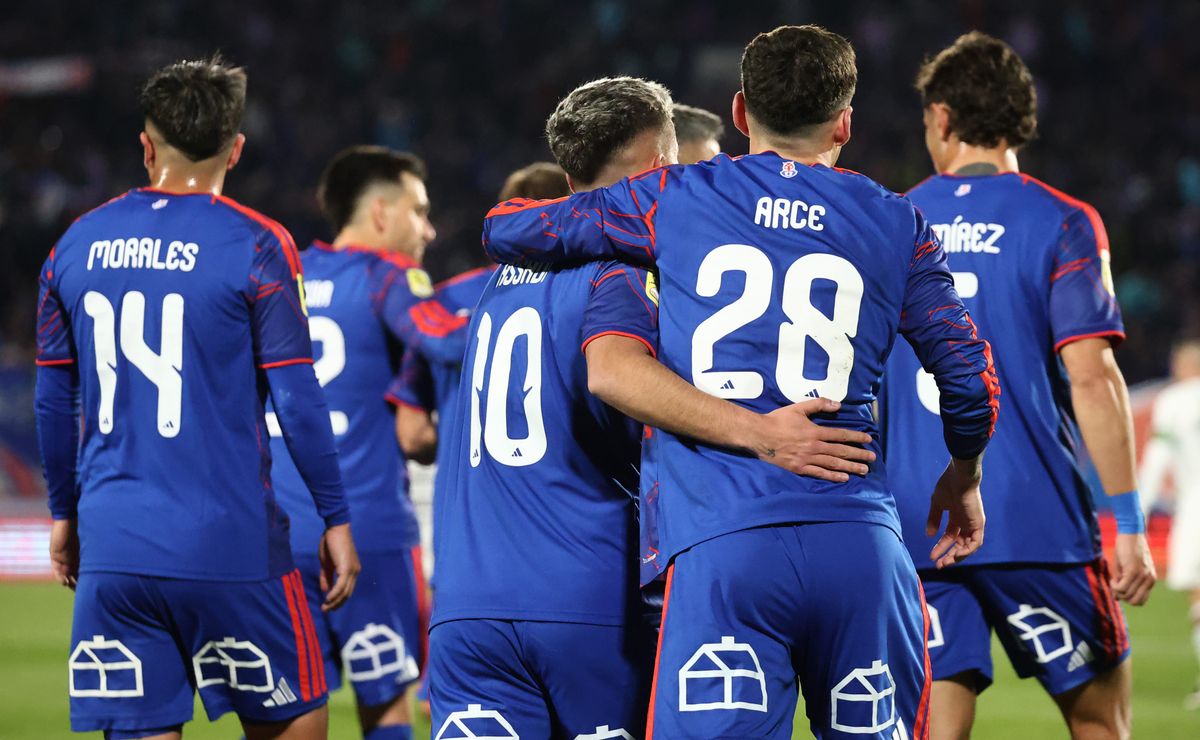 U de Chile en alarma por una salida de Agustín Arce al extranjero: “Lo vinieron a ver al Superclásico”
