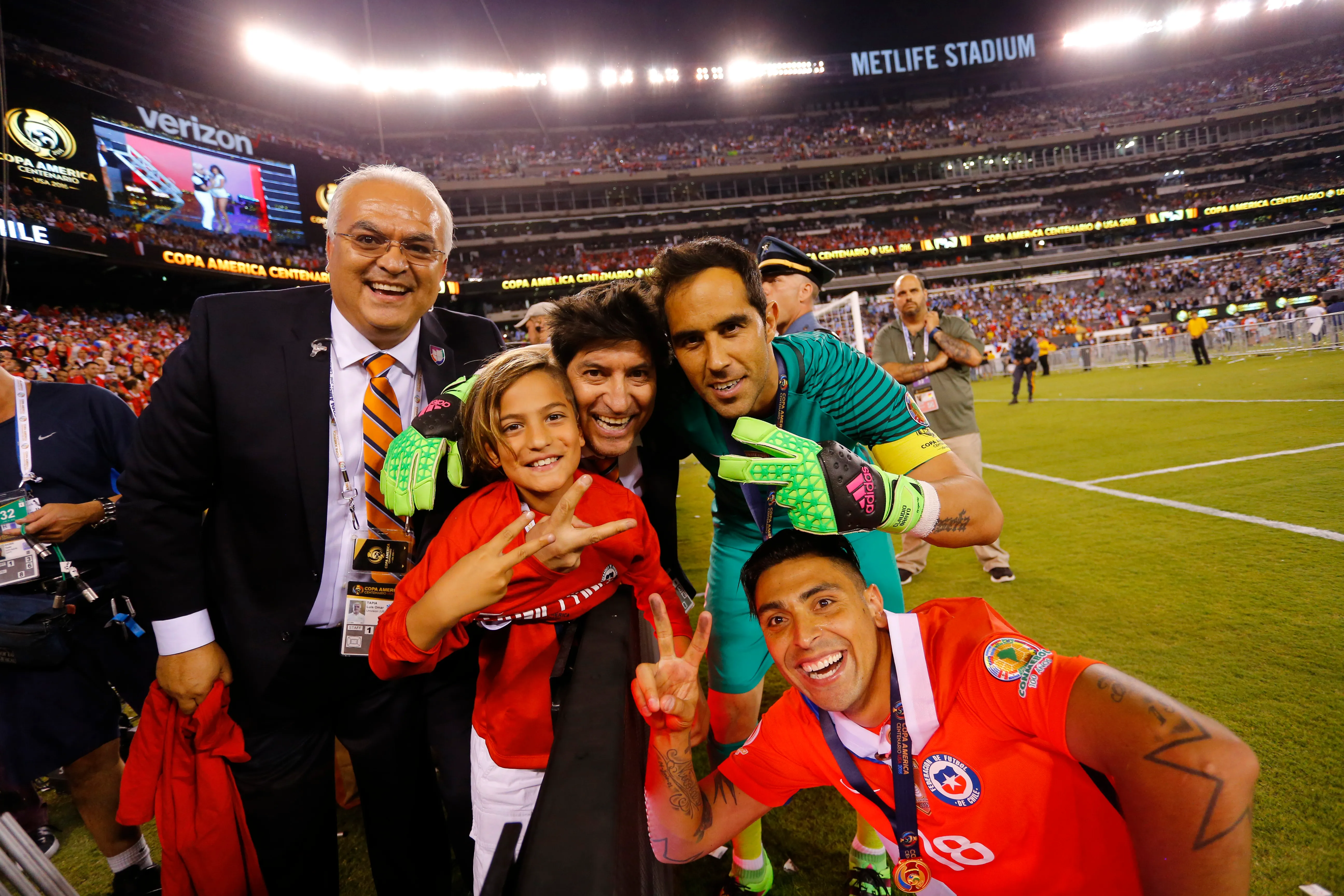 Zamorano en la Copa América Centenario celebrando a Chile