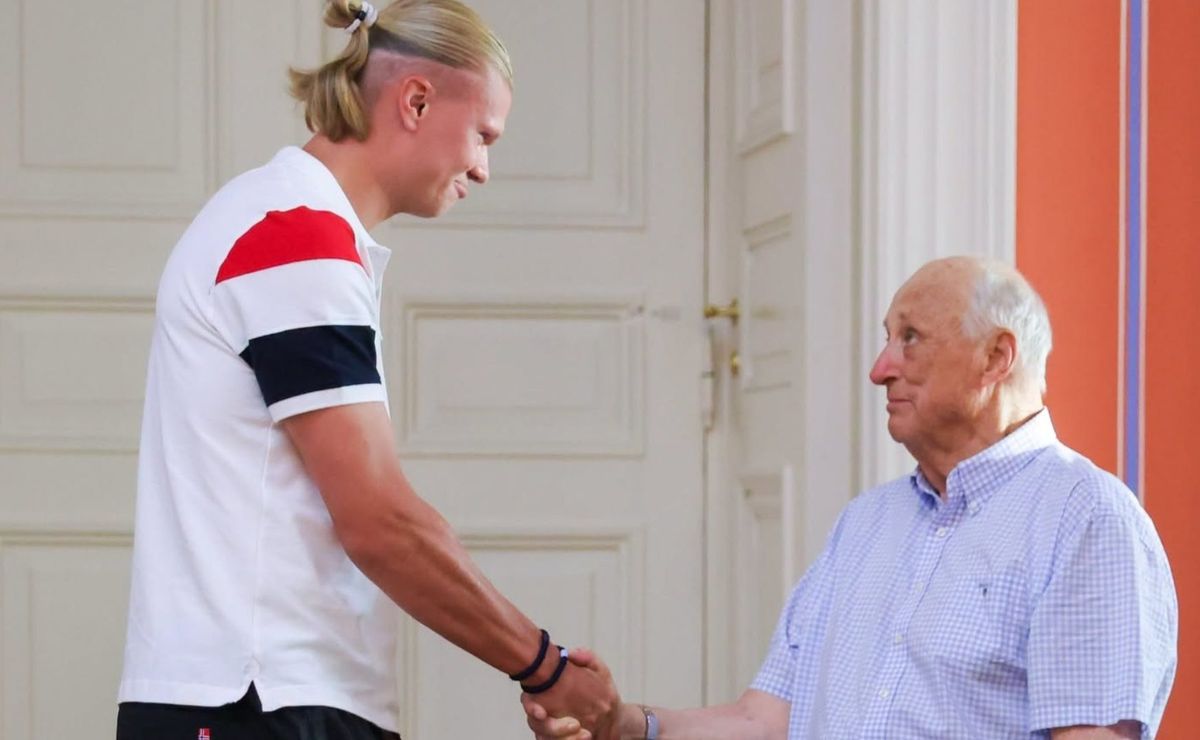 Erling Haaland despide al rey Harald V con emotivo mensaje tras su muerte: “Fue un honor conocerlo”