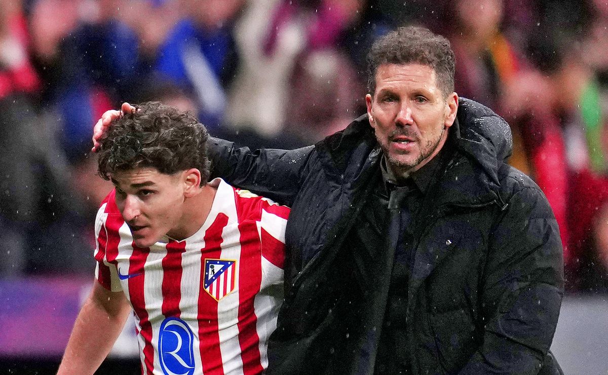 Simeone rompe el silencio por la teleserie de Julián Álvarez en Atlético Madrid: “El club fue muy contundente”