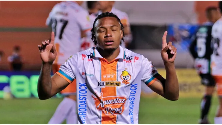 El panameño Janpol Morales abrió la cuenta y se fue expulsado.