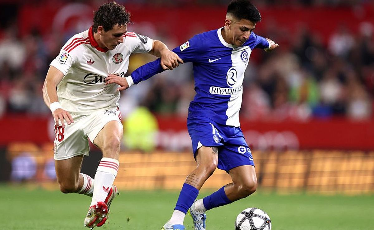 Sevilla vs Atlético de Madrid: horario, formaciones y dónde ver a Gabriel Suazo en LaLiga 2026-27