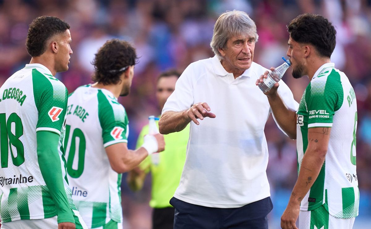 Pellegrini se come vergonzosa goleada y piden su cabeza en Betis: “Solo queda aguantarlo un año”