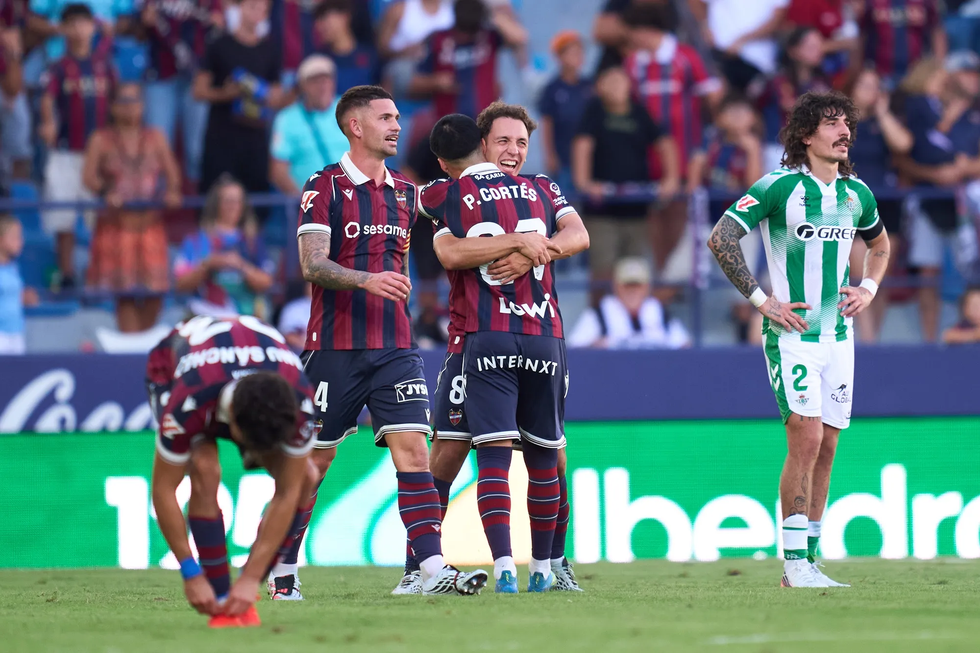 El Levante celebró varios regalos del Betis. (Mateo Villalba Sanchez/Getty Images).