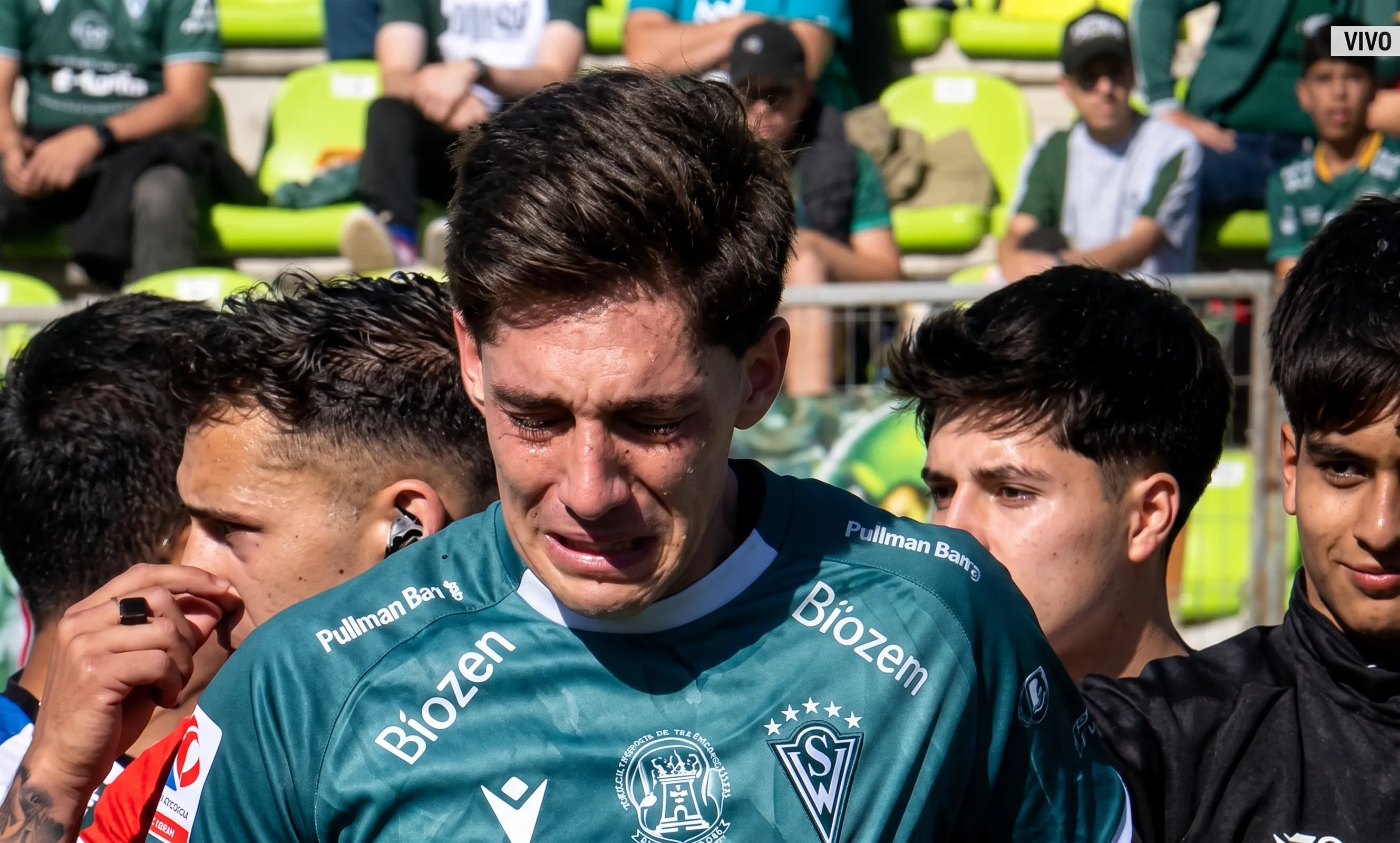 Así salió Leandro Navarro de la cancha. (Captura TNT Sports).