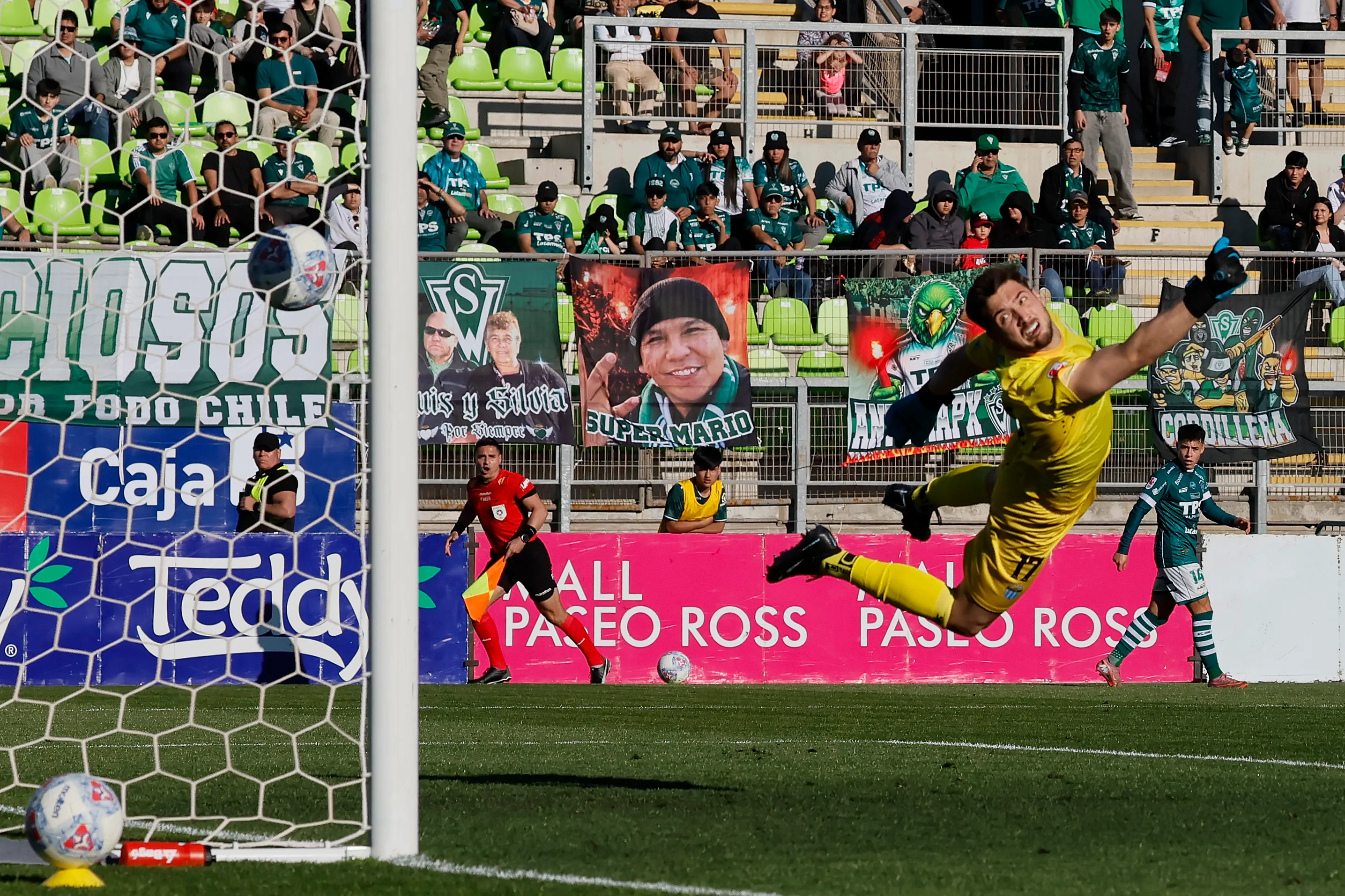 Juan Pablo Zozaya no pudo hacer nada ante el obús que sacó Jorge Luna para igualar. (Andrés Piña/Photosport).